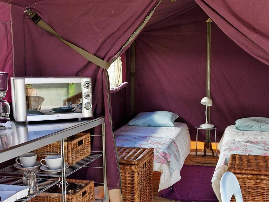 Flower Camping La Plage - Bungalow de lona 5 personas - Freeflower Standard 37m² (2 habitaciones) + terraza cubierta 13m² 5 pers in Treignac, Región de Tulle