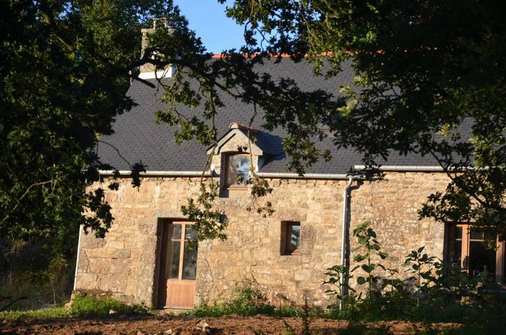 Location de vacances pour 2 personnes, avec terrasse ainsi que jardin et vue à Canihuel