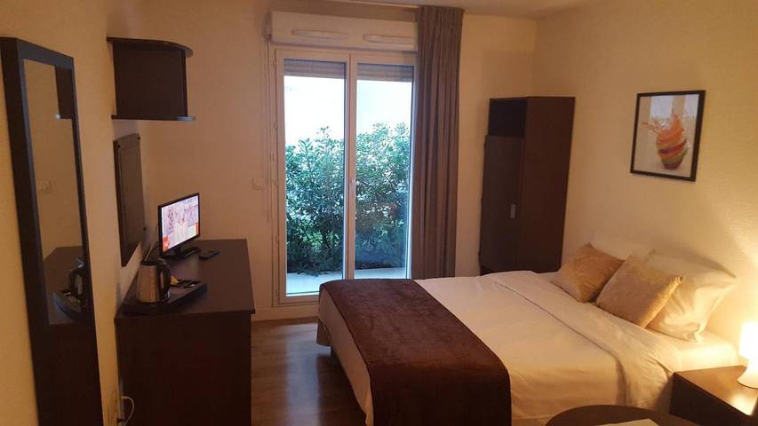 Apartahotel para 2 personas, con Balcón además de Terraza y Jardín en Marsella