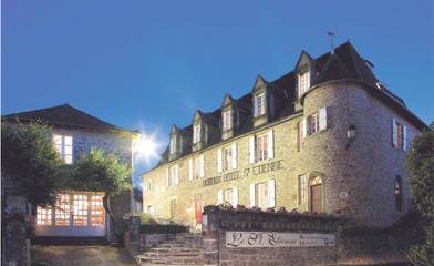 Hôtel pour 2 personnes, avec terrasse ainsi que vue et jardin à Aubazines