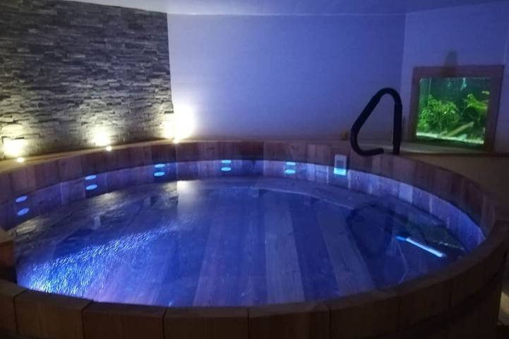 Location de vacances pour 15 personnes, avec jardin ainsi que sauna et jacuzzi à Ferques