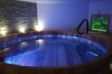 Gîte pour 15 personnes, avec jacuzzi ainsi que jardin et sauna à Ferques