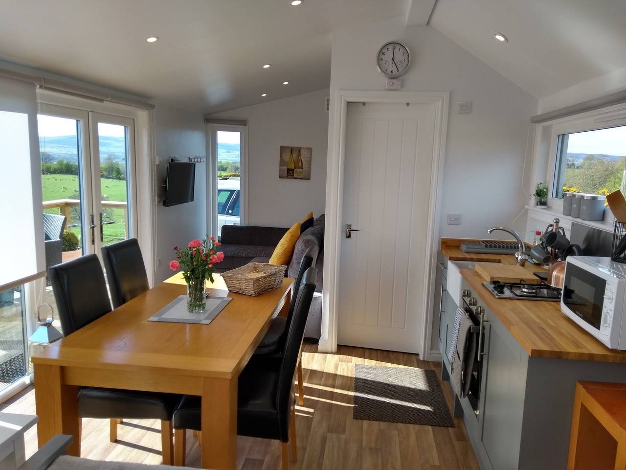 Ailsa Lodge Sleeps 3- Hot Tub, Scenic Views in Ayrshire