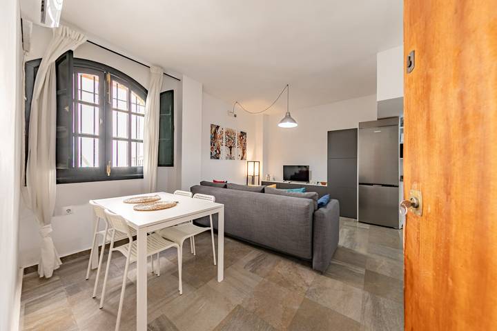 Ganze Wohnung, Ferienwohnung 'Tulip' mit Klimaanlage in Casco Antiguo, Sevilla