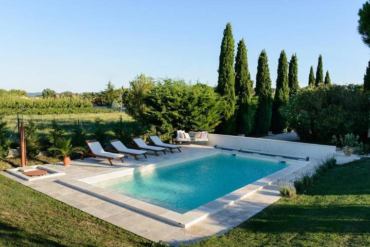 Location de vacances pour 10 personnes, avec piscine ainsi que jardin et jacuzzi à Tresques - 2