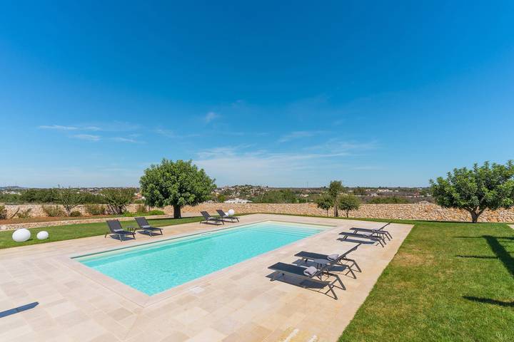 Location de vacances pour 8 personnes, avec piscine et jardin à Casarano - 4