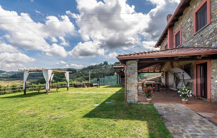 Appartamento vista mare con parcheggio, aria condizionata, piscina e internet in Torchiara, Cilento Coast