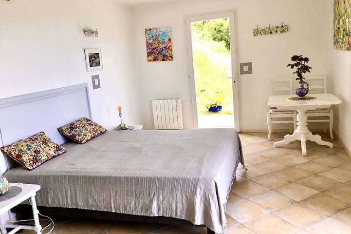 Gîte pour 2 personnes, avec terrasse et jardin à Sari-d'Orcino - 2