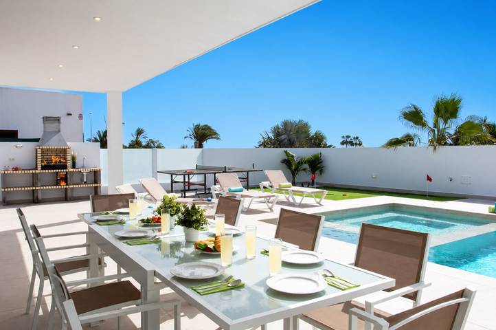 Ferienvilla 'Villa Esmerad' mit Bergblick, WLAN und Klimaanlage in Playa Blanca, Yaiza