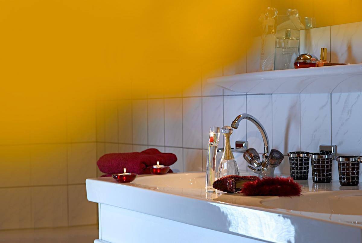 Zweibettzimmer, Dusche, Wc, Balkon in Ischgl, Verwall mountains