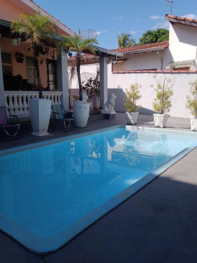 Casas e apartamentos de temporada para 10 pessoas, com piscina e balcão e ainda vista em Rifaina