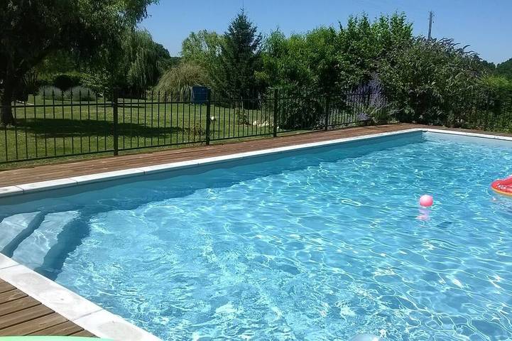 Location de vacances pour 6 personnes, avec piscine ainsi que jardin et terrasse à Allemans - 4