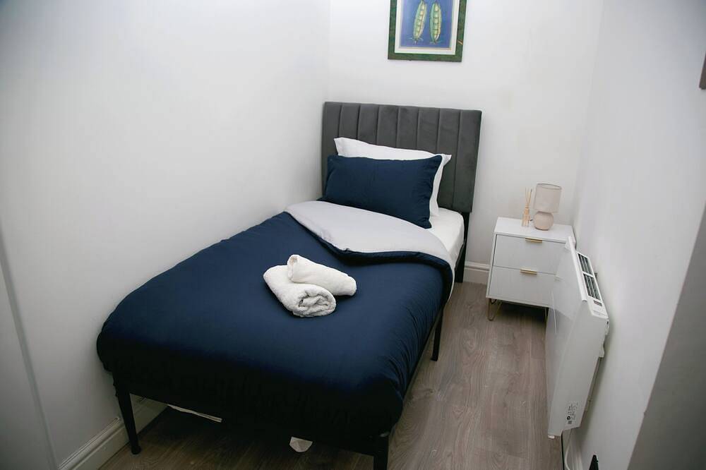 Ganze Wohnung, 2 Bed Flat - Sleeps 3 - Wifi - Parking in Watford, Hertfordshire