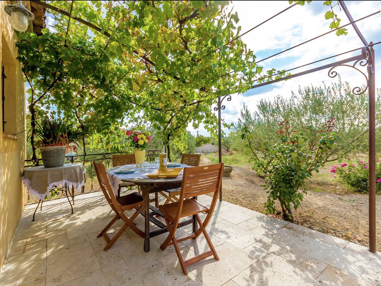 Detached home near the truffle capital of Aups, with shared pool in Aups, Brignoles Region