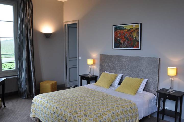 Gîte pour 14 personnes, avec piscine et terrasse
