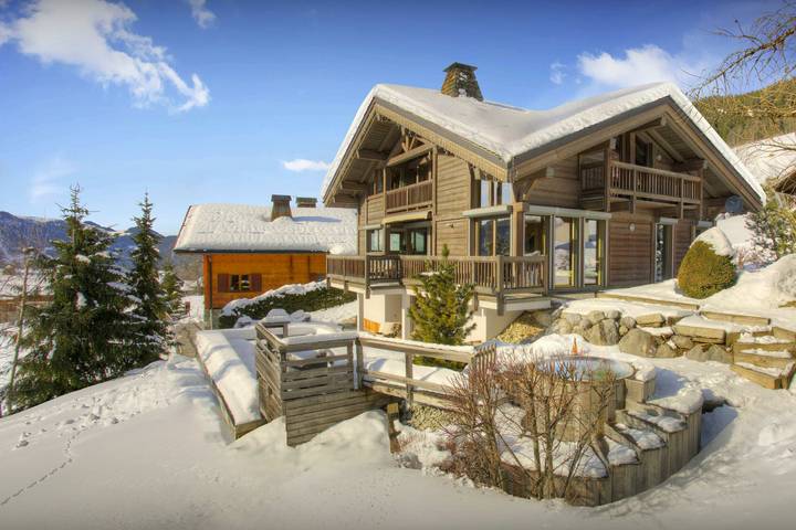 Chalet pour 10 personnes, avec jacuzzi et jardin, animaux acceptés à La Clusaz