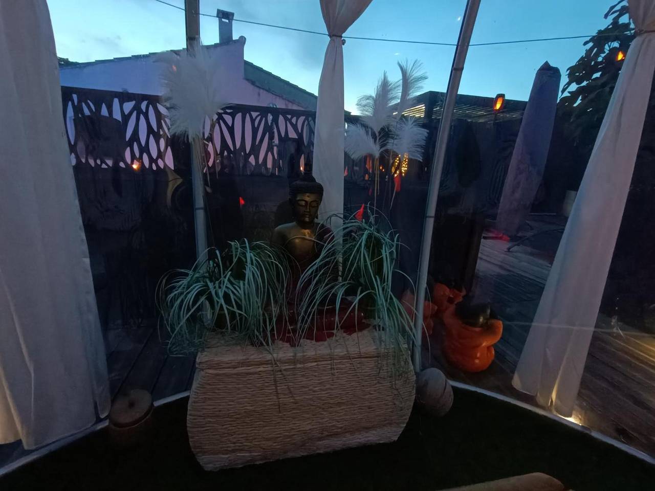 Glamping « Séjour insolite en bulle » avec piscine privée, jardin privé et Wi-Fi in Berre-l'Étang, Côte méditerranéenne (France)