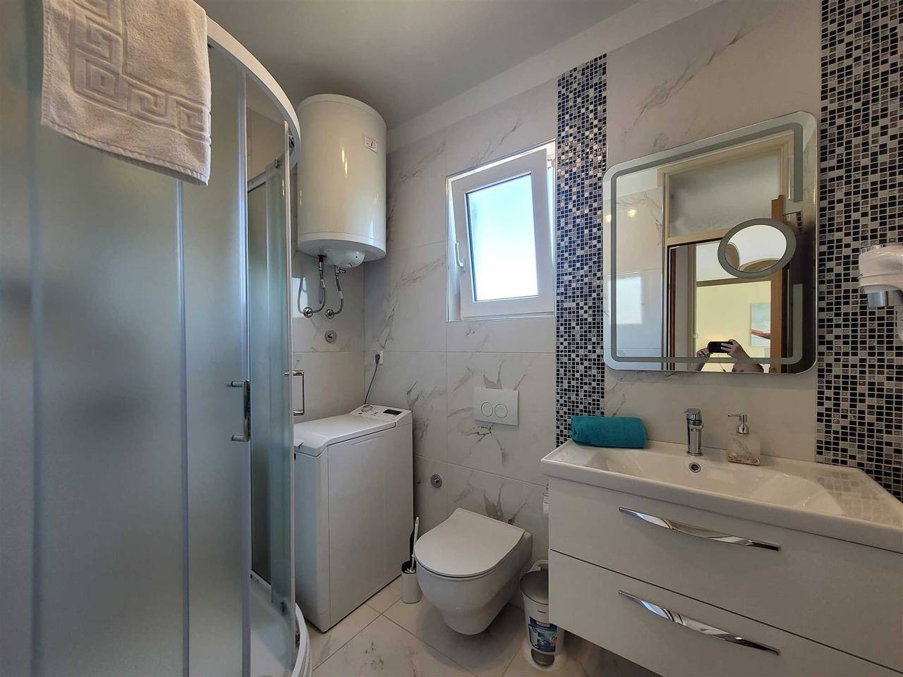 Ganze Wohnung, Ferienwohnung Danica mit Balkon in Malinska-Dubašnica, Krk