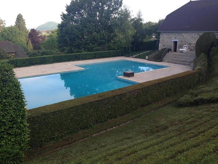 Appartement de vacances pour 2 personnes, avec Terrasse et Jardin ainsi que Piscine et Vue sur le lac à Annecy-le-Vieux