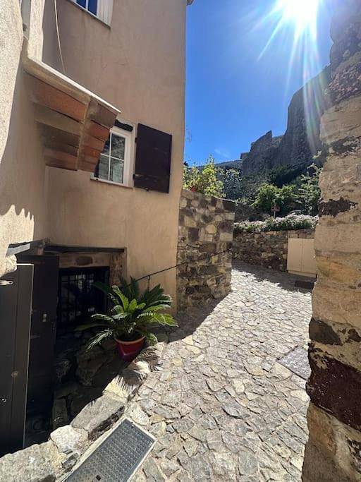 Location de vacances pour 6 personnes, avec vue et terrasse à Évenos - 2