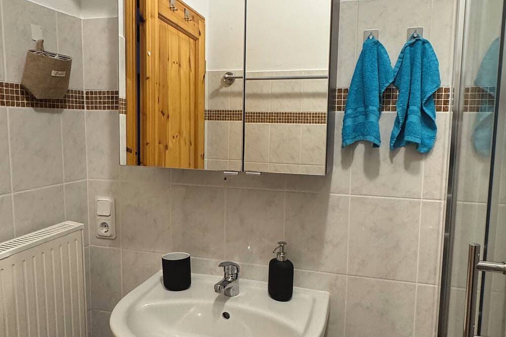 Ganze Wohnung, Gemütliche Ferienwohnung mit wundervollem Garten und fußläufig zum Biggesee in Olpe, Biggesee