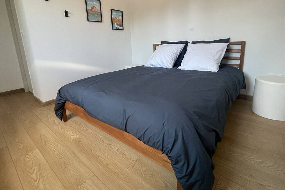 Industrial-style B&B in Peuplingues in Peuplingues, Calais region