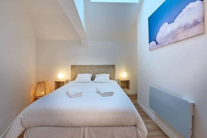 Ganze Wohnung, ★★★★★ Beautiful Duplex Design with private terrace -  Ideally located in Veneux-les-Sablons, Seine-et-Marne