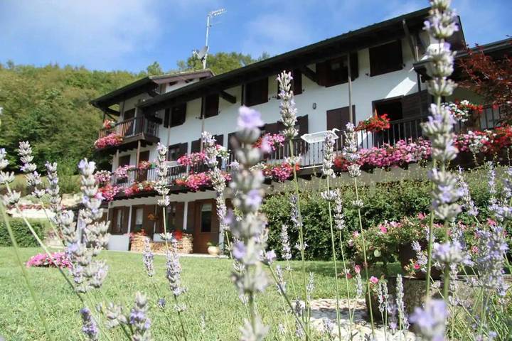 Ferienhaus für 5 Personen, mit Terrasse und Garten sowie Ausblick in Feltre