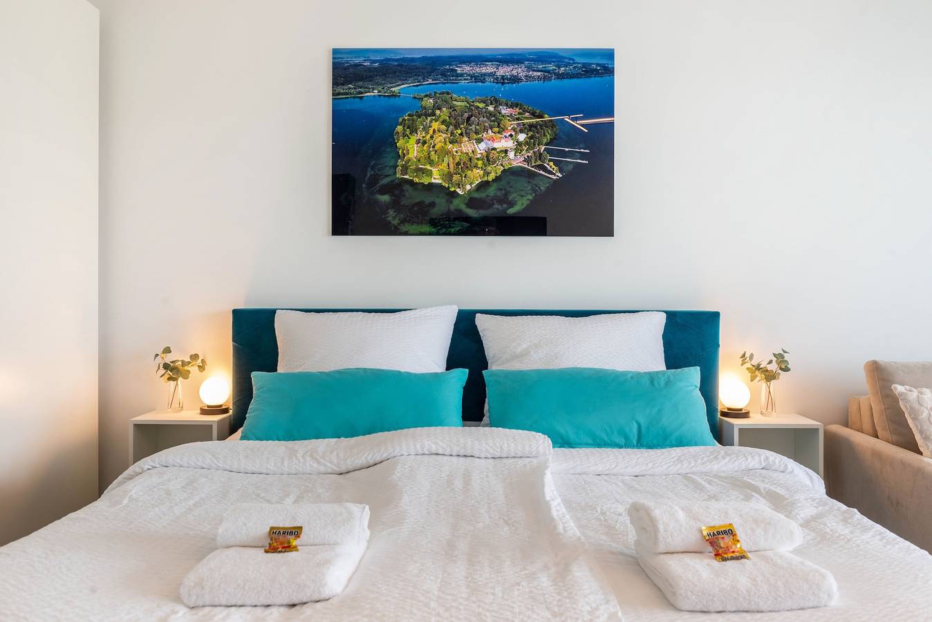 Ganze Wohnung, Ferienwohnung Mainaublick – Komfort am Bodensee mit Sauna, Pool & Balkonblick auf Mainau in Oberuhldingen, Uhldingen-Mühlhofen