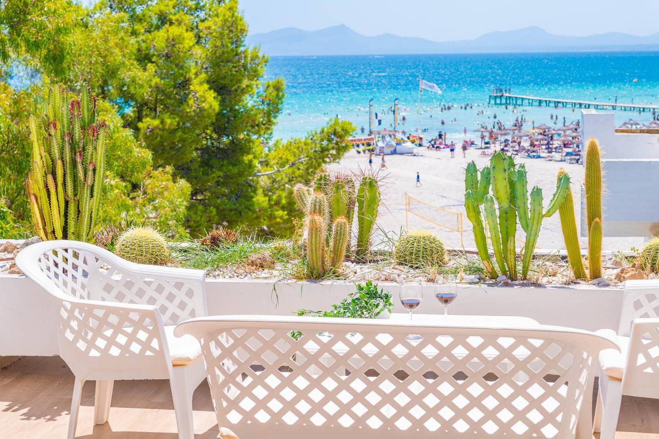 Appartement de vacances entier, Mar Esmeralda - Bel appartement en bord de mer avec Wifi gratuit in Playa de Alcúdia, Alcúdia
