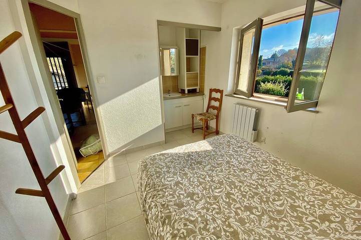 Gîte pour 6 personnes, avec terrasse et jardin à Faverges-de-la-Tour - 2