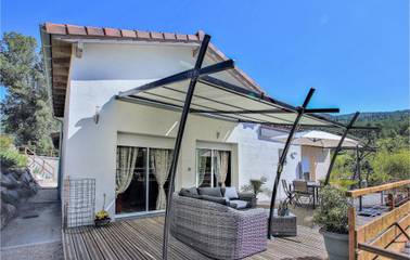 Gîte pour 4 personnes, avec terrasse et jardin dans Espenel