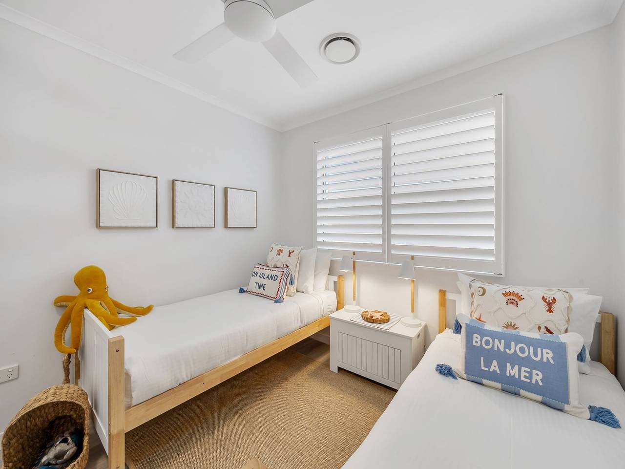 Entire apartment, 3-Bed Haven with Balcony and Bbq, 5-Min to Beach in Coolum Beach, Sunshine Coast