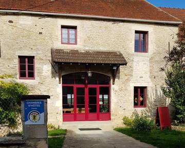 Chambre d’hôte pour 3 personnes, avec jardin à Montillot