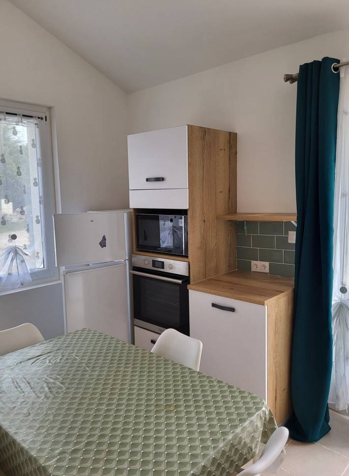 Gîte pour 2 personnes, avec terrasse ainsi que jardin et piscine dans Privas - 4