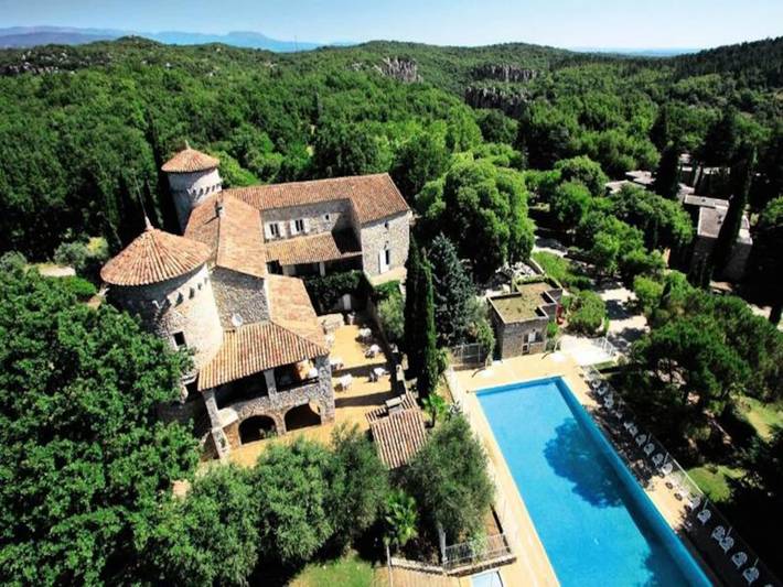 Location de vacances pour 4 personnes, avec piscine, adapté aux familles à Berrias-et-Casteljau