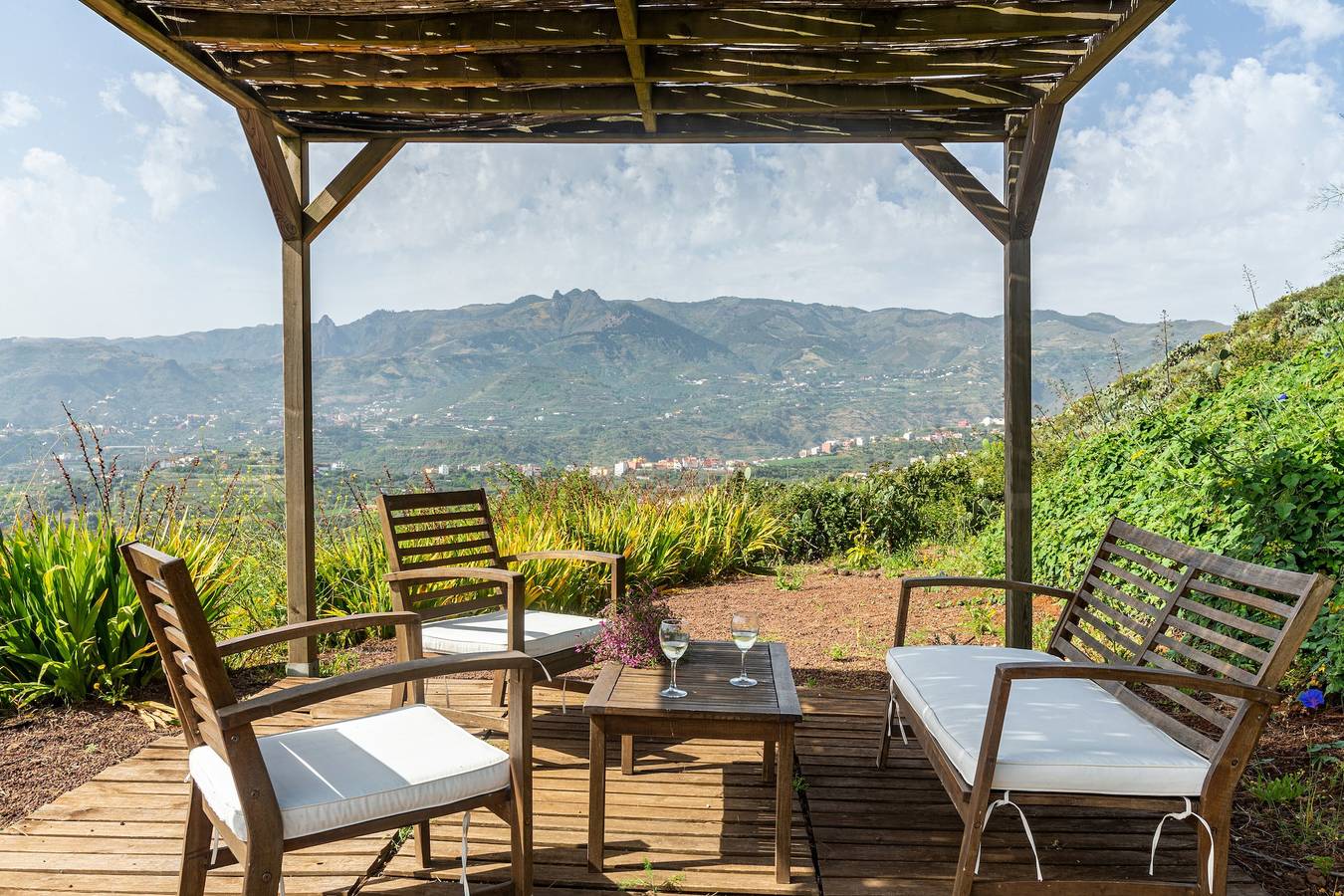 "Casa Rural La Caldera" con vistas a la montaña, piscina, jardín y Wi-Fi in Espartero, Teror