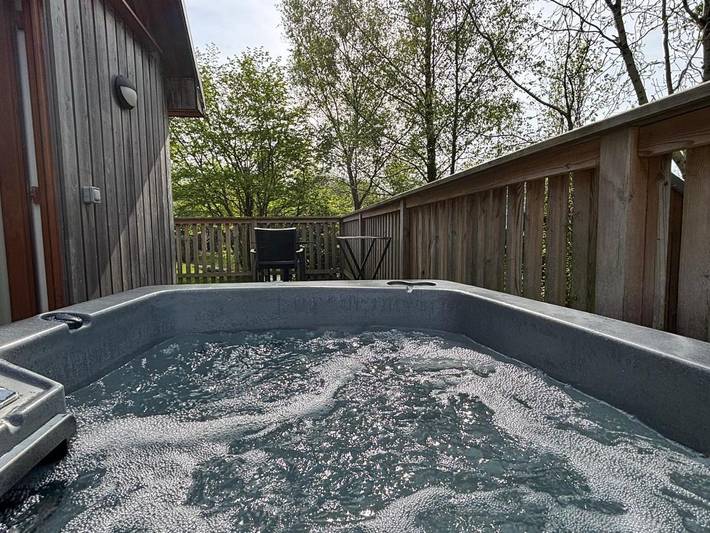 Holiday rental for 2 people, with balcony and hot tub in Newton Stewart