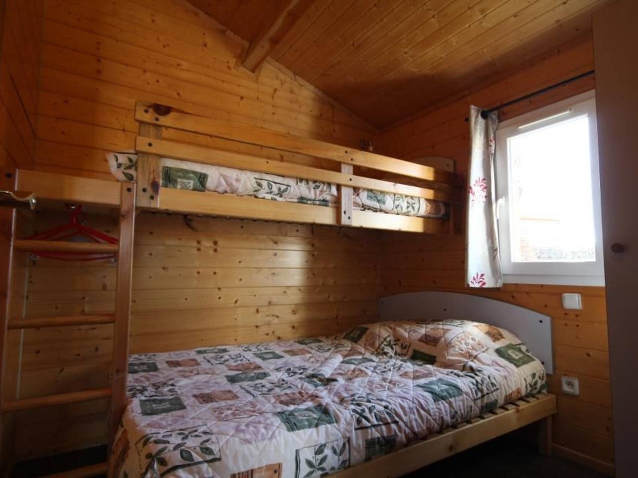 Chalet am Teich mit kostenlosem Angeln und Wlan, Haustiere erlaubt in Planchez, Naturpark Morvan