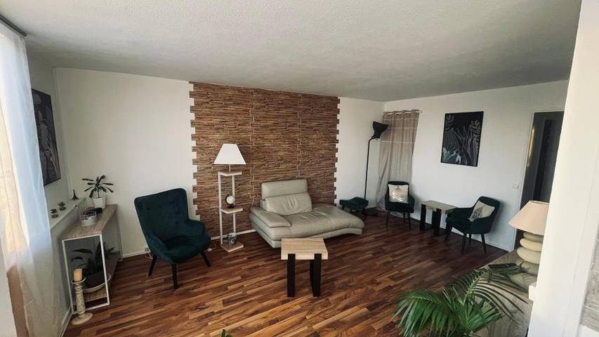 Gîte pour 3 personnes, avec vue à Bron - 2