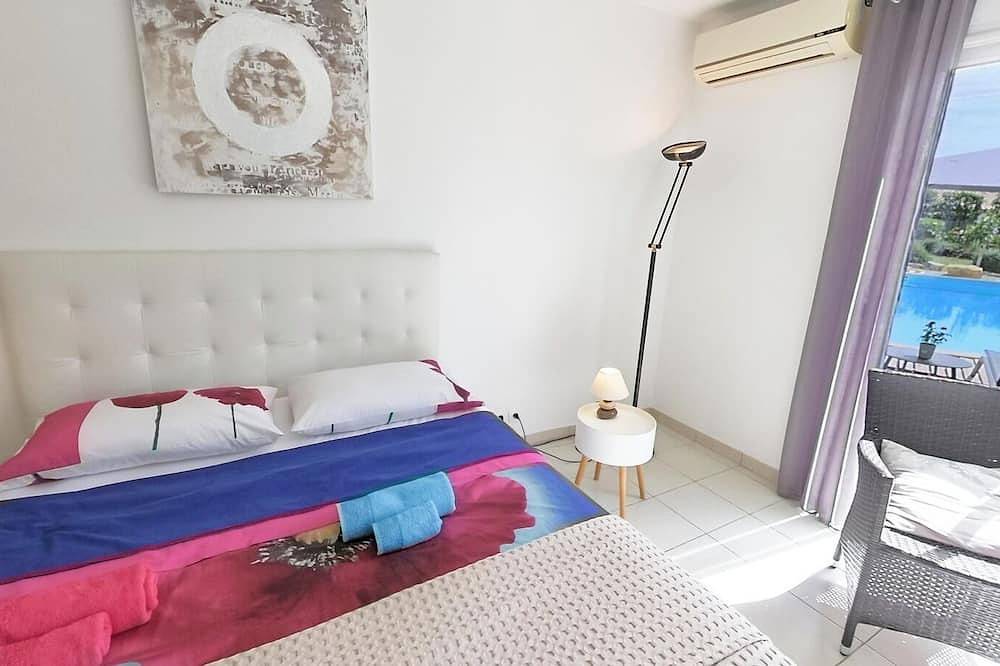 Cottage, swimming pool, enclosed garden, quiet location for families, Pets welcome in Flayosc, Draguignan en omgeving