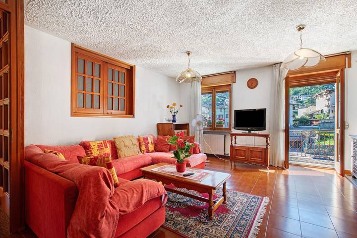 Appartamento intero, Appartamento 'Casa Lella Clemy' con vista sulle montagne, balcone e Wi-Fi in Aymavilles, Comune di Aymavilles
