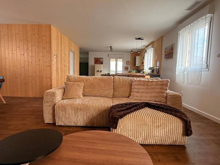 Gîte pour 8 personnes, avec Balcon et Terrasse à Huriel