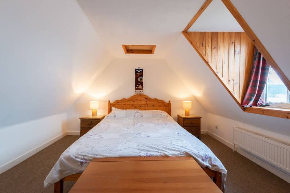 Mooie boswachters huisje, een prachtig uitzicht op Loch Ness, privé-strand, huisdieren welkom in Inverfarigaig, Highlands