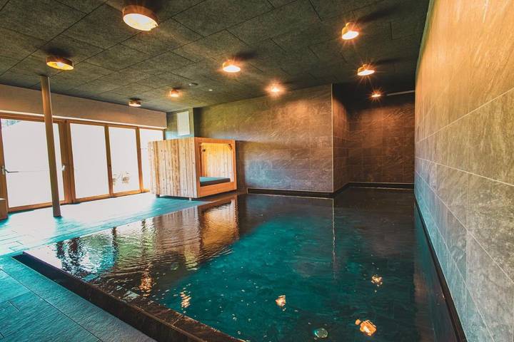 Appart’hôtel pour 4 personnes, avec sauna et piscine ainsi que jacuzzi et jardin