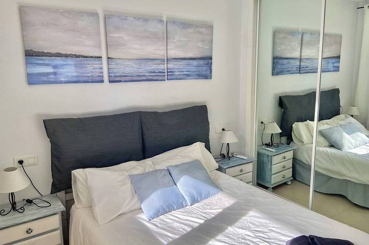 Appartement entier, Ground floor with garden and views 400 meters from the beach in Urbanizacion Calahonda, Mijas