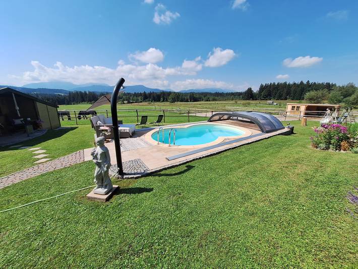 Ferienwohnung für 3 Personen, mit Balkon und Whirlpool sowie Terrasse und Garten in Siegsdorf