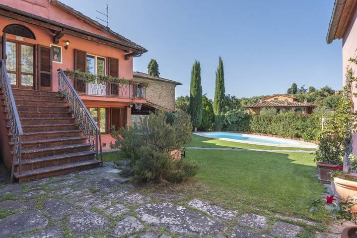 Villa pour 12 personnes, avec jardin et piscine à Lucignano