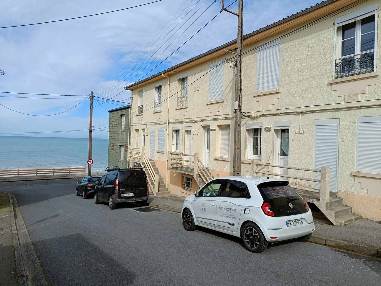 Studio entier, 03.1* Studio rouge avec coin nuit - pkg gratuit - 50m de la mer in Ault, Région d'Abbeville