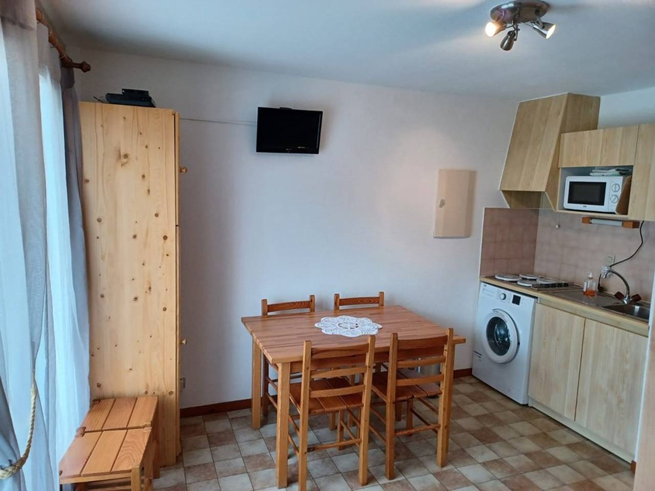 Appartement entier, 2 pièces + cabine avec balcon et kitchenette équipée in Le Biot, Région de Thonon-les-Bains